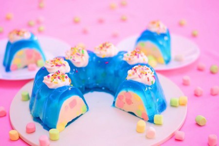 son gelatinas magicas rellenas de varios sabores como, quesos, chocolates, bombones etc....